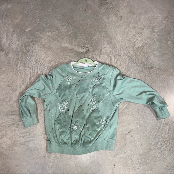 Alfred Dunner Sweaters - ⚡️ Alfred Dunner Green Crewneck w Embroidery and Sequans Size L p2p 26”